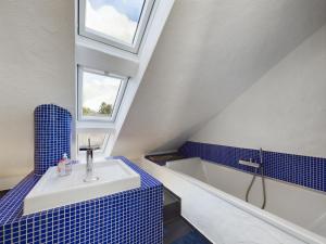 a bathroom with a sink and a bath tub at große, elegante Ferienwohnung in Langenfeld +32 photos