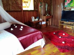 Postel nebo postele na pokoji v ubytování Bintan Brzee Beach in Bintan Island - Bungalow 5 + 14 fotografií