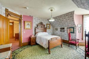 a bedroom with a bed and a chair in it at Lodi Hill House in Lodi