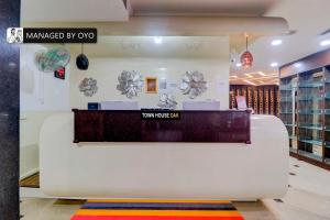 Lobby alebo recepcia v ubytovaní Townhouse OAK SSV Grand Rai Durg
