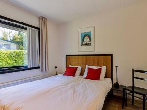 Postel nebo postele na pokoji v ubytování Lakeside Stay in Kamperland