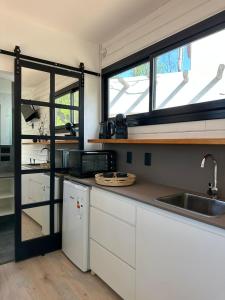 Kuchyň nebo kuchyňský kout v ubytování tiny house entre viñedos + 14 fotografií