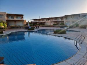 شاليه لاجونا باي السخنه Chalet at laguna bay Sokhna内部或周边的泳池