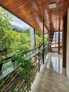 Balkón nebo terasa v ubytování Mường Hoa Local House