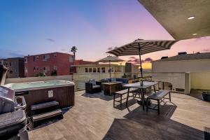 a rooftop patio with a pool table and an umbrella at Ocean View Paradise w Private Patio & Spa in San Diego