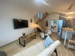 Gallery image of Villa Contemporaine Près de la Plage avec Jardin, Terrasse et Wifi - FR-1-22-359 in La Tranche-sur-Mer