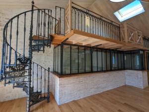 Galeriebild der Unterkunft Loft lumineux avec cuisine équipée et circuits truffes - Centre-ville Jarnac - FR-1-653-248 in Jarnac