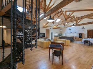 Galeriebild der Unterkunft Loft lumineux avec cuisine équipée et circuits truffes - Centre-ville Jarnac - FR-1-653-248 in Jarnac + 19 Fotos