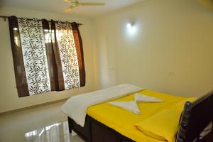 A bed or beds in a room at Fieldstone Lovely 2 BHK AC Apartment