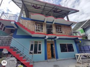 a house with blue and red paint at KACEY HOMESTAY in Pedong