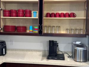 Fotografie z fotogalerie ubytování NEW HOME in Private Community with Ocean/Mountain Views. 5 Min. Drive to Beach v destinaci Waianae