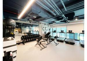 Phòng/tiện nghi tập thể dục tại First Class Apartments in Seven Palm with direct Access to the West Palm Beach and Nakheel Mall