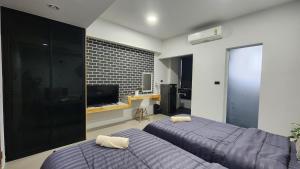Postel nebo postele na pokoji v ubytování Irich residence South Samrong 6 Kms BTS-Pu Chao