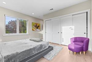 a bedroom with a bed and a purple chair at The Garden House--5 bedrooms, sleeps 12 in San Jose