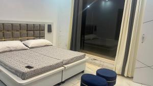 Ένα ή περισσότερα κρεβάτια σε δωμάτιο στο Luxury 4 Bhk Villa Homestays