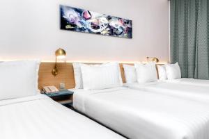 Postel nebo postele na pokoji v ubytování M Hotel Al Dana Makkah by Millennium