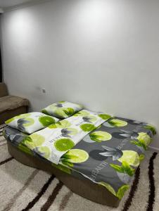 En eller flere senge i et værelse på Абая 70 Квартира 7 (Ердена 199)