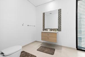 Koupelna v ubytování StoneTree - Pelham Villa 3 BR - Damac Hills + 33 fotografií