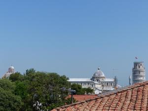 a view of the roofs of buildings at B&B 7 Rooms in Pisa