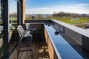 Rõdu või terrass majutusasutuses Elbstrand Resort Krautsand - Hotel Elbstrand