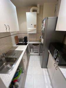 Kuchyňa alebo kuchynka v ubytovaní Amazing 1 bedroom, 30sec from Arc de Triomphe