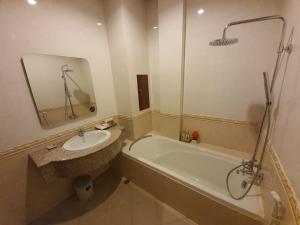 Koupelna v ubytování Soubundith Hotel