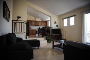 Кухня или мини-кухня в Aurora Family Loft

