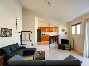Гостиная зона в Aurora Family Loft
