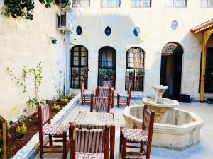 a group of chairs and a fountain in front of a building at Dostlar Konagi in Şahinbey