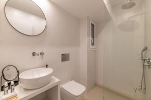 O baie la Large 2Bedroom, 2Bathroom Flat with Dining Space & Free Parking +19 fotografii