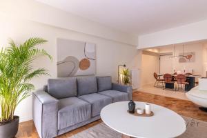 O zonă de relaxare la Large 2Bedroom, 2Bathroom Flat with Dining Space & Free Parking