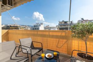 Un balcon sau o terasă la Large 2Bedroom, 2Bathroom Flat with Dining Space & Free Parking
