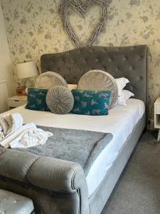 Ένα ή περισσότερα κρεβάτια σε δωμάτιο στο The Swan Inn Salisbury