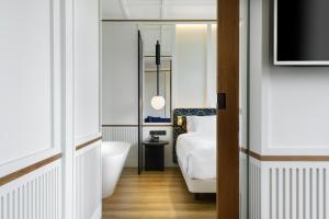 Postel nebo postele na pokoji v ubytování Hotel Tres Reyes San Sebastián