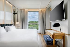 TV a/nebo společenská místnost v ubytování Hotel Tres Reyes San Sebastián
