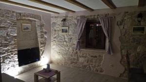 TV a/nebo společenská místnost v ubytování Apartments Dvor