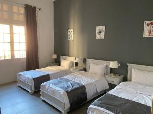 Кровать или кровати в номере Gresham Hotel