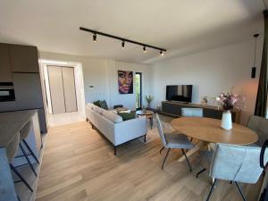 Kuchnia lub aneks kuchenny w obiekcie Apartment Adria mit traumhaften Blick auf das Meer