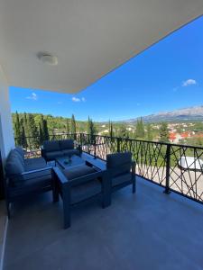Balkon lub taras w obiekcie Apartment Adria mit traumhaften Blick auf das Meer