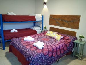 a room with two bunk beds with towels on a bed at Amaragua in Fiambala