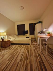 En eller flere senge i et værelse på Private room 202 - Eindhoven - By T&S.