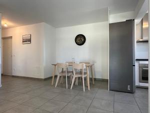Kuchyňa alebo kuchynka v ubytovaní Apparemment lumineux (3 lits, 2 chambres, 1 salon) 2ème Arrondissement + 7 fotografií