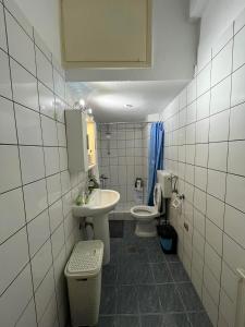 A bathroom at valantis room
