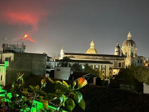 a view of a city at night with a building at Casa Alcalà Deluxe in Catania