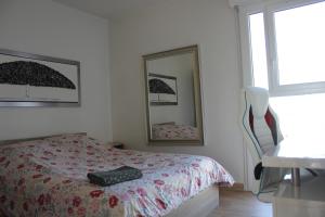 a bedroom with a bed and a mirror at Appart T3 kodjo in Pessac