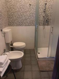 Vonios kambarys apgyvendinimo įstaigoje HOTEL BISSI