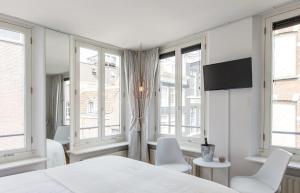 TV a/nebo společenská místnost v ubytování Jordaan Suite bed and bubbles