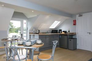 Kuchyň nebo kuchyňský kout v ubytování Modern en-suite room in country PubRestaurant 1 - Pass the Keys