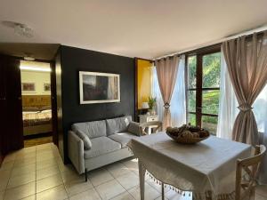 a living room with a couch and a table at Villa Caffetto Dépendance nei pressi del Lago di Garda in Calcinato