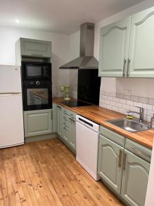 Kuchyň nebo kuchyňský kout v ubytování T3 en duplex logement entier